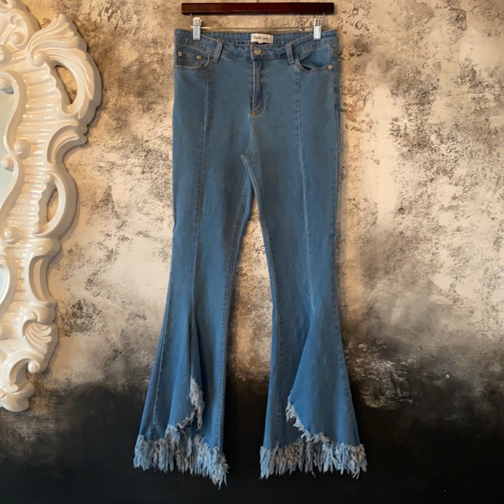 Ankle Crop Bell denim with stretch & highwaist!